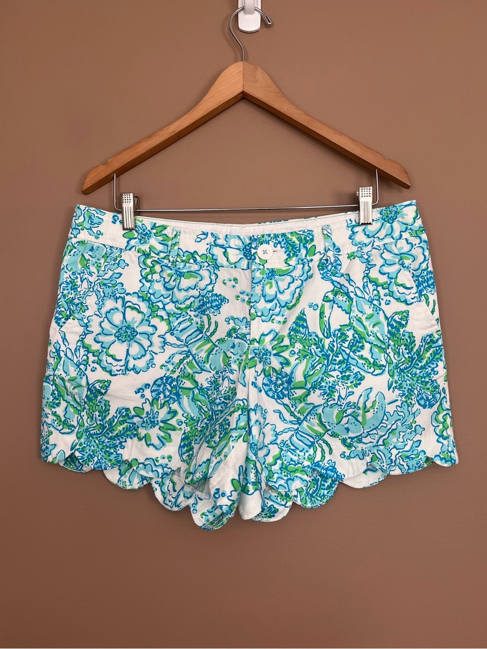 {Lilly Pulitzer} The Buttercup Short with Scallop Hem in Floral Print - Size 10
